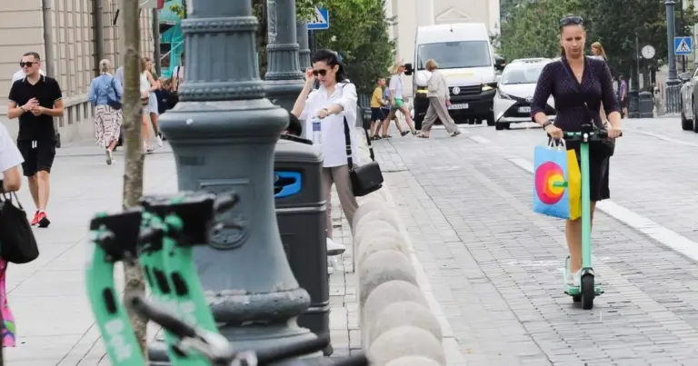 Atlyginimai kyla, o kainos mažesnės nei kitur: kodėl lietuviai vis tiek nepatenkinti?