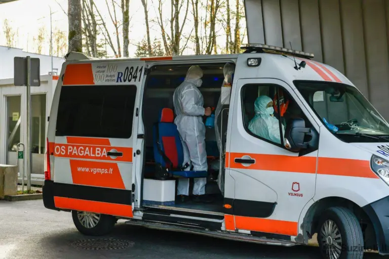 Lietuva planuoja įvesti masinį kaukių dėvėjimą dėl kylančios koronaviruso bangos