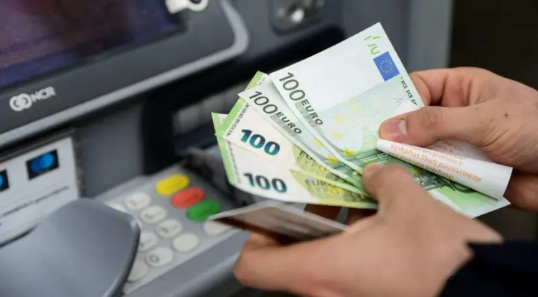 Ar Lietuvoje nuo 2027 metų planuojama naikinti grynuosius pinigus?