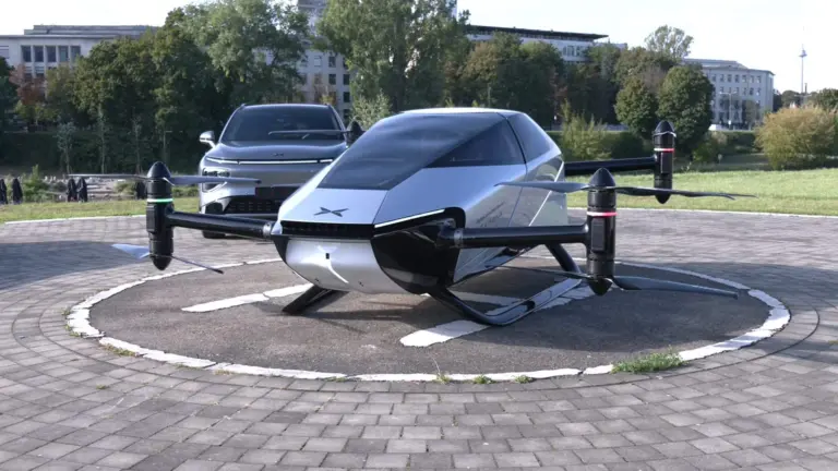 Nuo šiol automobiliu bus galima keliauti ne tik ant žemės