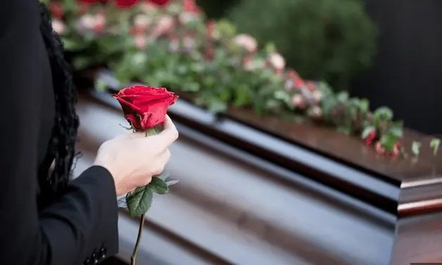 Paaiškino, kaip elgtis su mirusio artimojo daiktais: ne visi tai žino