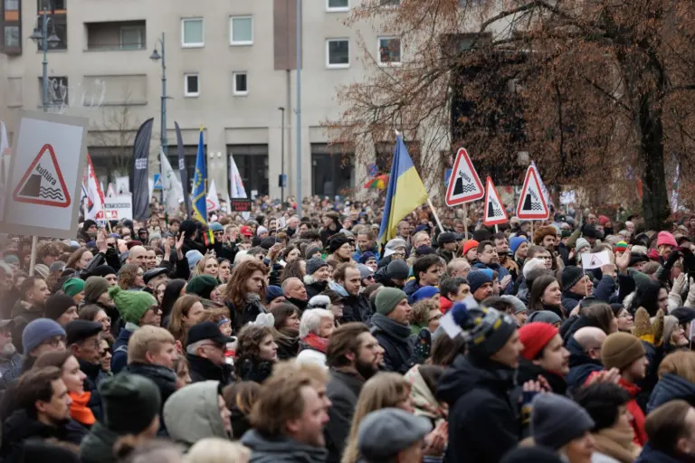 Prie Seimo – tūkstantinė žmonių minia: neleido ministrei prabilti