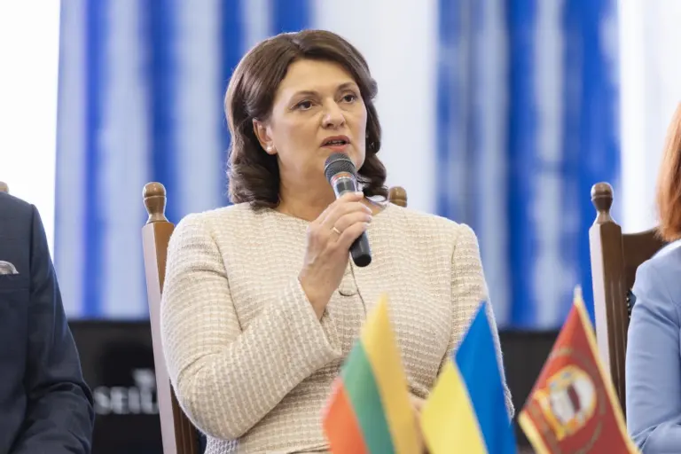 Garsi Lietuvos atlikėja D. Nausėdienės kalbą pavertė daina: peržiūrėjo tūkstančiai