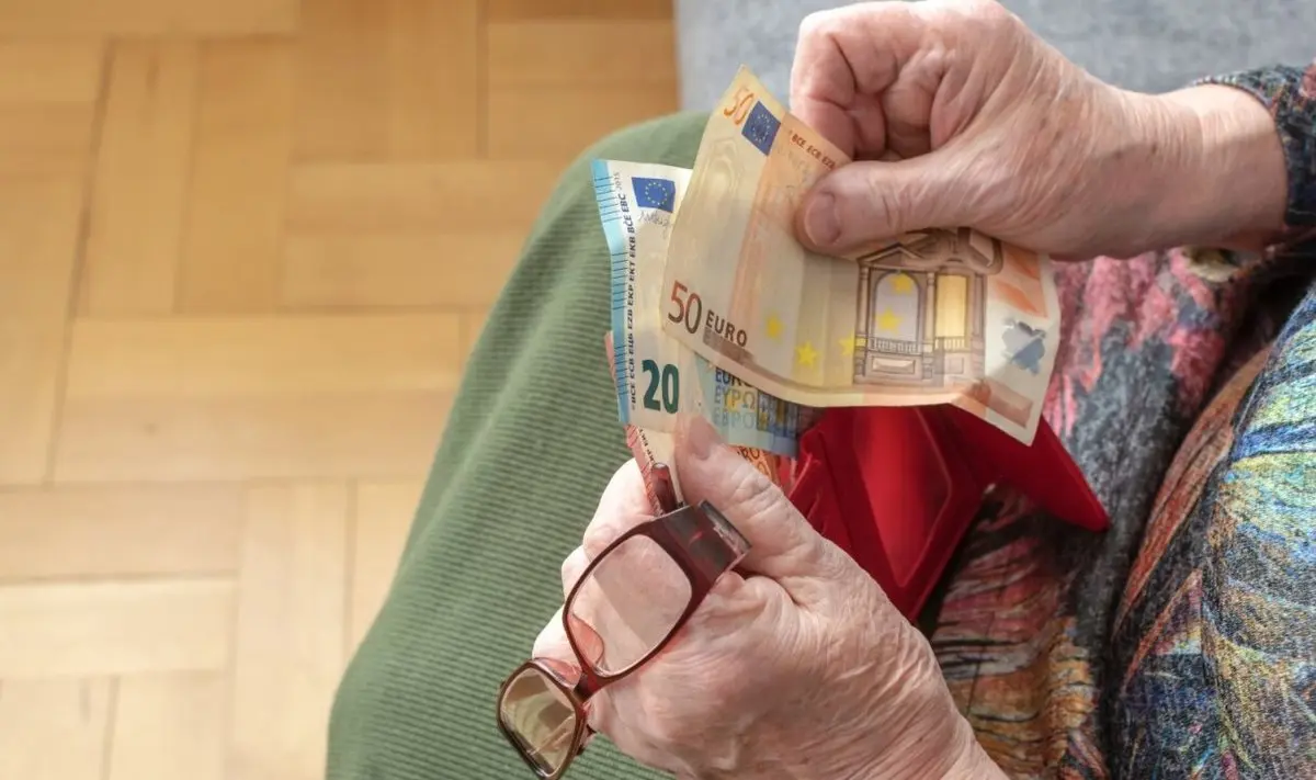 Atskleidė, kiek padidės jūsų alga pasitraukus iš kaupimo: pakils net keliais šimtais eurų?