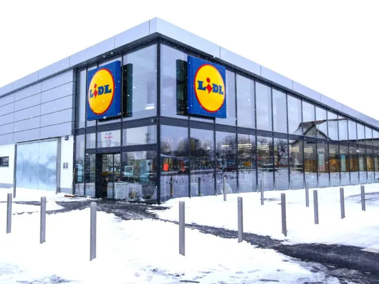 „Lidl“ parduotuvių darbo laikas per šventes: skelbia, kada neveiks