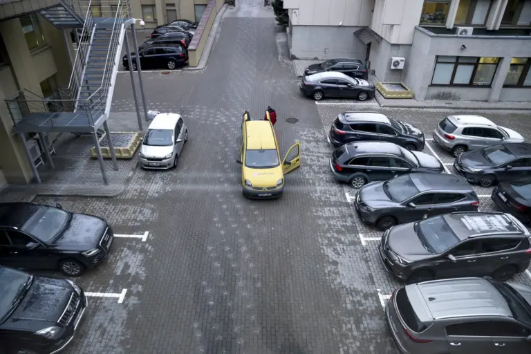 Taikys mokestį, kokių pasaulyje reta: elektromobilių vairuotojai privalės susimokėti už nuvažiuotą atstumą