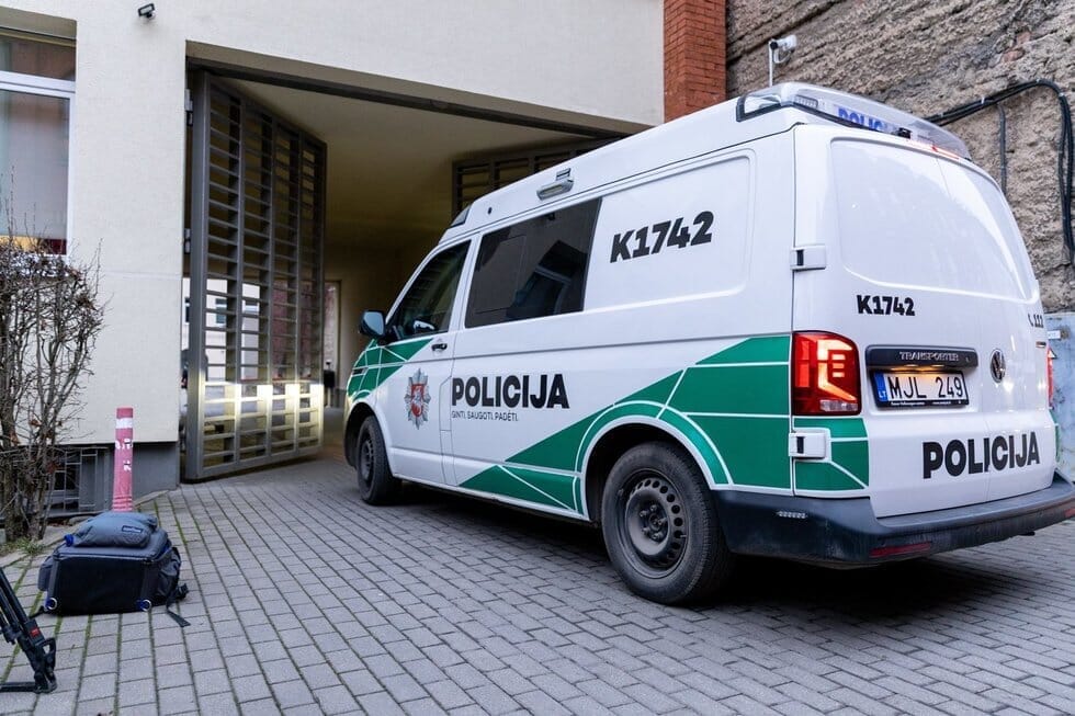 Teismo posėdis Kauno apylinkės teisme dėl įtariamojo nužudymais Beno Mikutavičiaus suėmimo (nuotr. Elta)