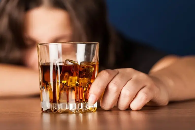 Pagaliau atsakyta, kiek iš tikrųjų alkoholio galima išgerti per savaitę: daugelis vis dar klysta