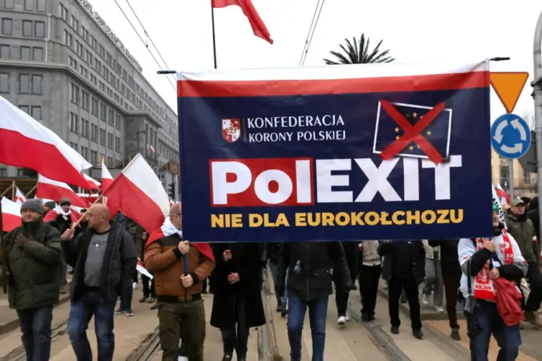 Lenkai pasisakė dėl išstojimo iš ES: Rekordiniai apklausų rezultatai