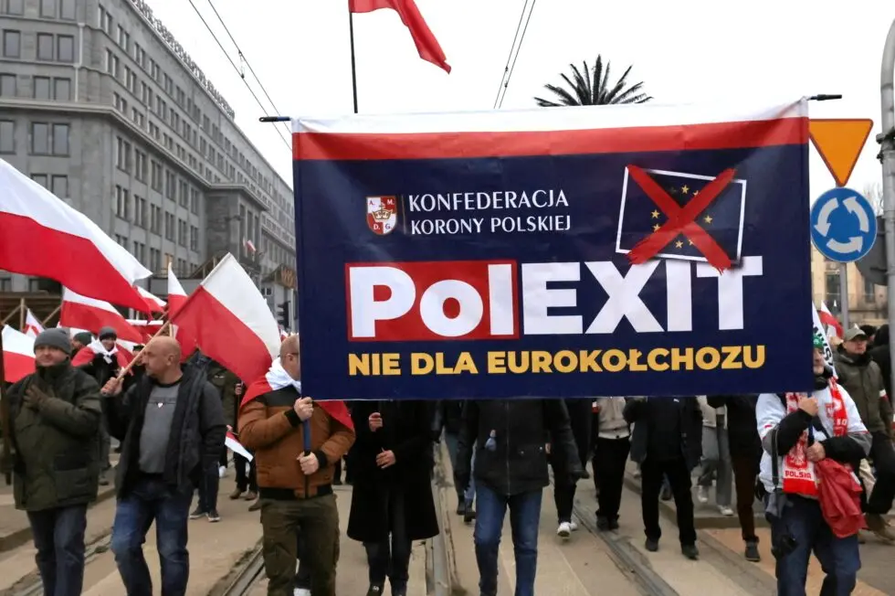 Lenkai pasisakė dėl išstojimo iš ES: Rekordiniai apklausų rezultatai