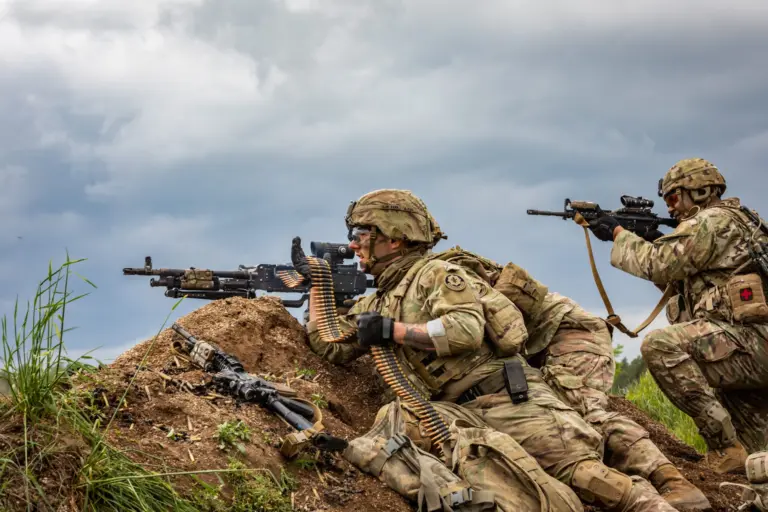 „Financial Times“: NATO svarsto galimybę suduoti „prevencinį smūgį“ Rusijai