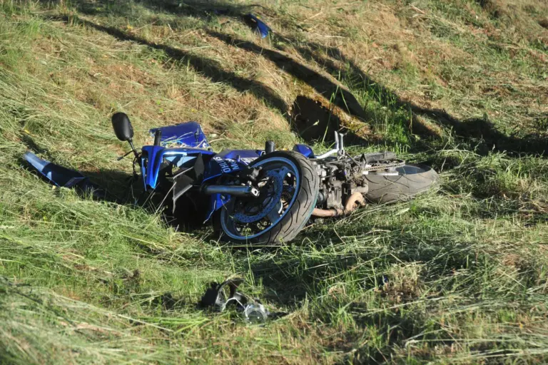 Varėnos rajone neblaivus policininkas nesuvaldė motociklo ir nulėkė nuo kelio