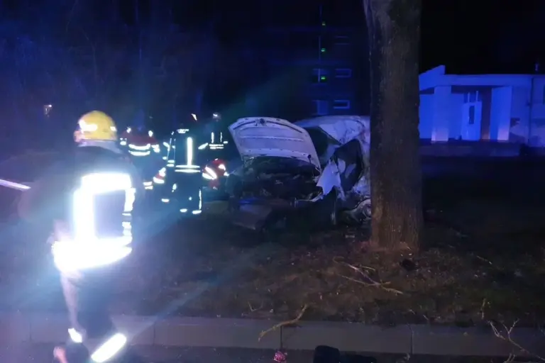Tragiška naktis Panevežėyje: avarijoje žuvo jaunuolis, dar du žmonės sužeisti