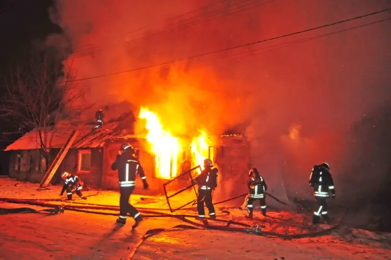 Siaubinga tragedija Širvintų rajone: per gaisrą žuvo žmogus, ugniagesiai ieško dar vieno kūno