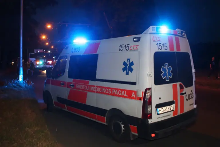 Nelaimė Jonavoje šokiruoja: naktį iš 4 aukšto iškrito 5 metų berniukas