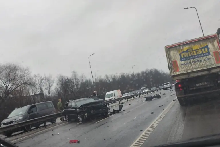 Kelyje link Karmėlavos – labai smarkus susidūrimas: stoja eismas