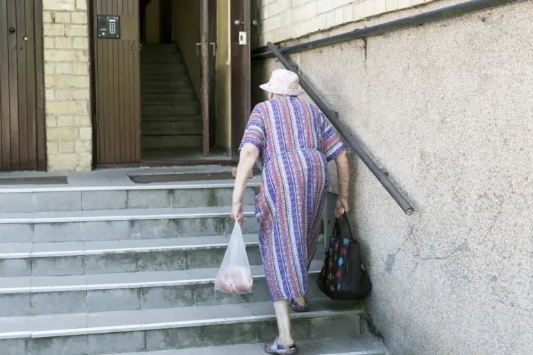 Pensininkė nesitikėjo tokio akibrokšto iš „Sodros“: „Baisu, ką čia išdarinėja, negaliu atleisti“