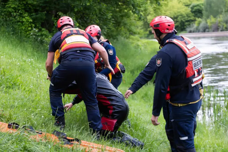 Iš vandens traukė žmones: tebeieškoma nuskęsti galėjusios 18-metės merginos
