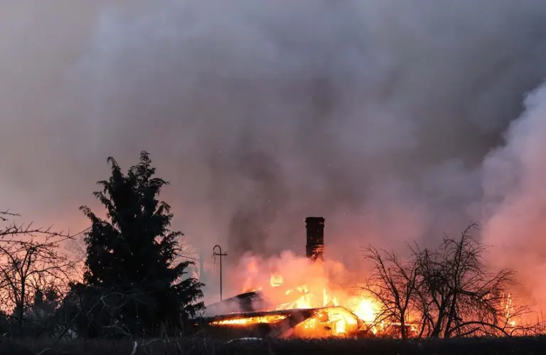 Tragiška nelaimė Šakių rajone: gaisre žuvo vos vienerių metų mergaitė