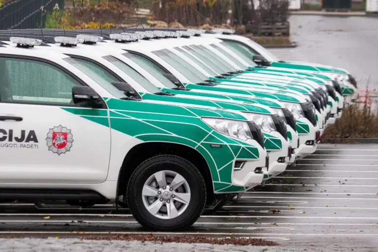 Įspėja apie iškrypėlį Kauno Kalniečių parke: vyras be kelnių vijosi merginą