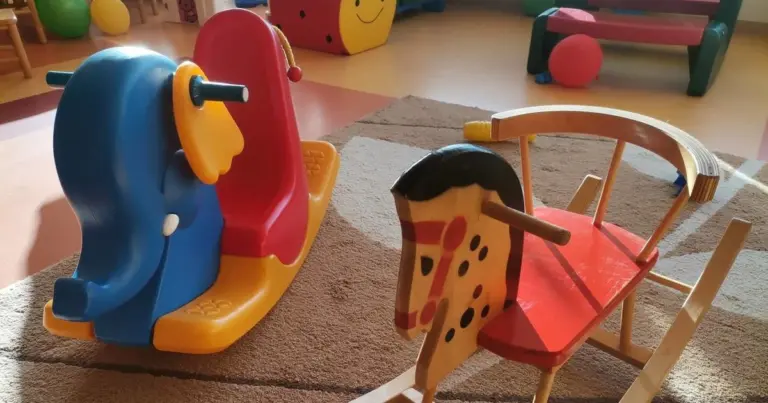 Našlaitėmis liko 3 mažametės mergaitės: prabilo nusižudžiusios moters mama