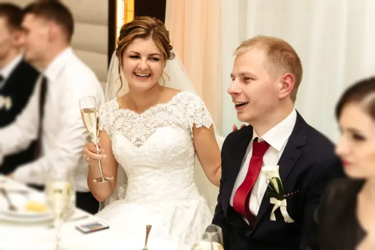 Per vestuves vyras rėžė tokią kalbą, kad žmonai – kaip skuduru per veidą