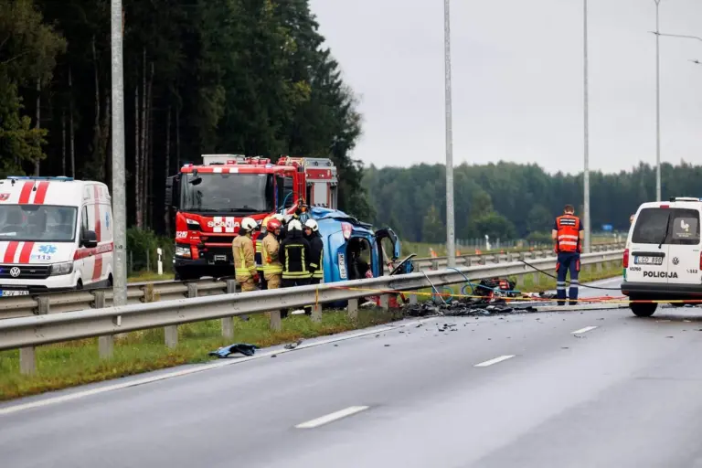 Vaizdai iš kraupios avarijos vietos: per 3 automobilių susidūrimą žuvo du žmonės