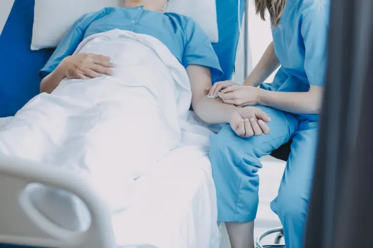 Grubi medikų klaida: pražiopsojus esminį simptomą, mirė trijų vaikų mama