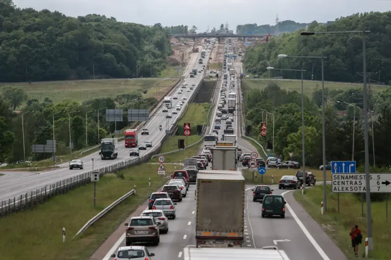 Atskleidė, kas labiausiai suinteresuotas greičio matuoklių plėtra: „Žmonių gyvybių sąskaita pelnosi pinigus“