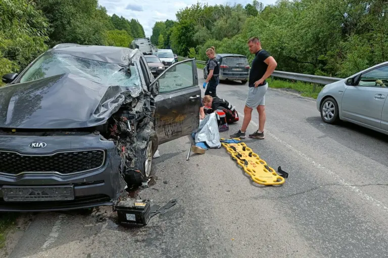 Siaubinga avarija Prienų rajone: moteris išvažiavo į priešpriešinę juostą ir rėžėsi į krovininį automobilį