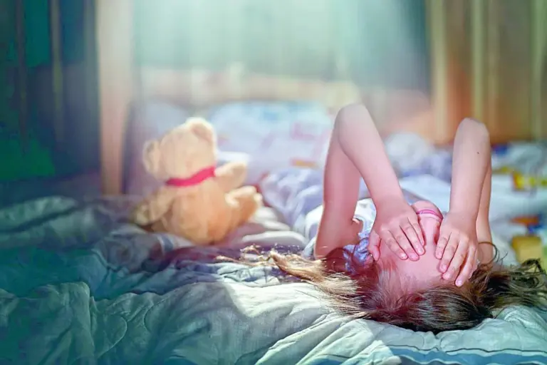 6-metę dukrą prievartavęs tėvas ir tris anūkes tvirkinęs senelis: Aukos apie pedofilus atskleidė šiurpias detales