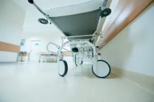 Jauna 2 vaikų mama mirė po 8 valandų laukimo ligoninės koridoriuje: medikai atsiprašo, kad nesuteikė pagalbos Jauna 2 vaikų mama mirė po 8 valandų laukimo ligoninės koridoriuje: medikai atsiprašo, kad nesuteikė pagalbos