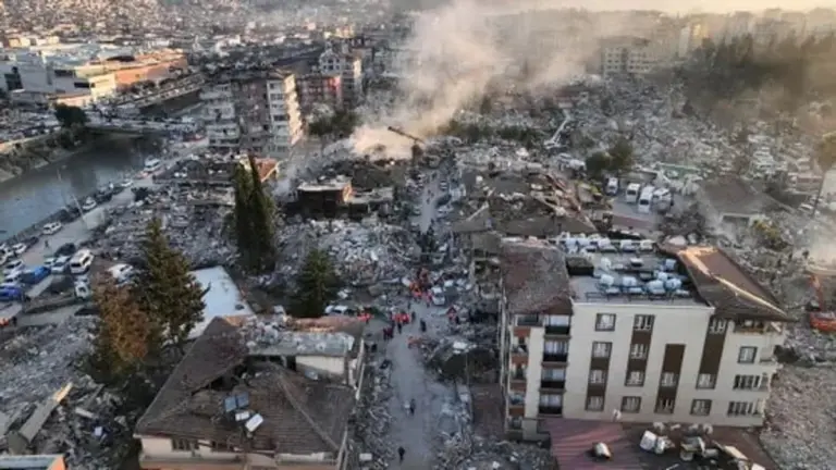 Atostogų rojuje – siaubinga naktis: Turkijoje griuvo pastatai, žemė drebėjo po kojomis