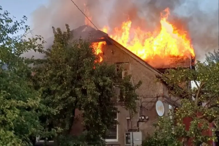 Siaubingas gaisras Klaipėdos daugiabutyje pareikalavo aukų: užgesinus, rastas sudegęs žmogaus kūnas