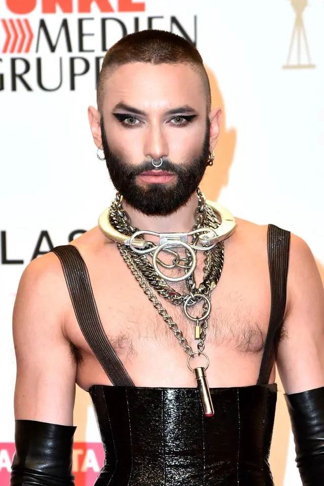 „Eurovizijos“ nugalėtoja Conchita Wurst neatpažįstamai pasikeitė: štai, kaip atrodo dabar