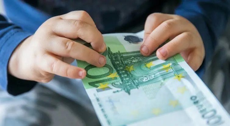 9-metė gavo dovanų ir laišką iš VMI: štai kada privalėsite susimokėti