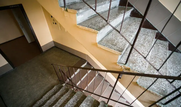 Už laiptinėje paliktus daiktus galite sulaukti baudos: Normalu?
