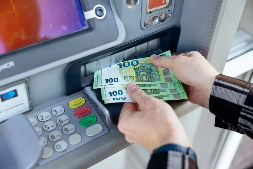 Bankomatas (nuotr. Elta) Bankomatas (nuotr. Elta)