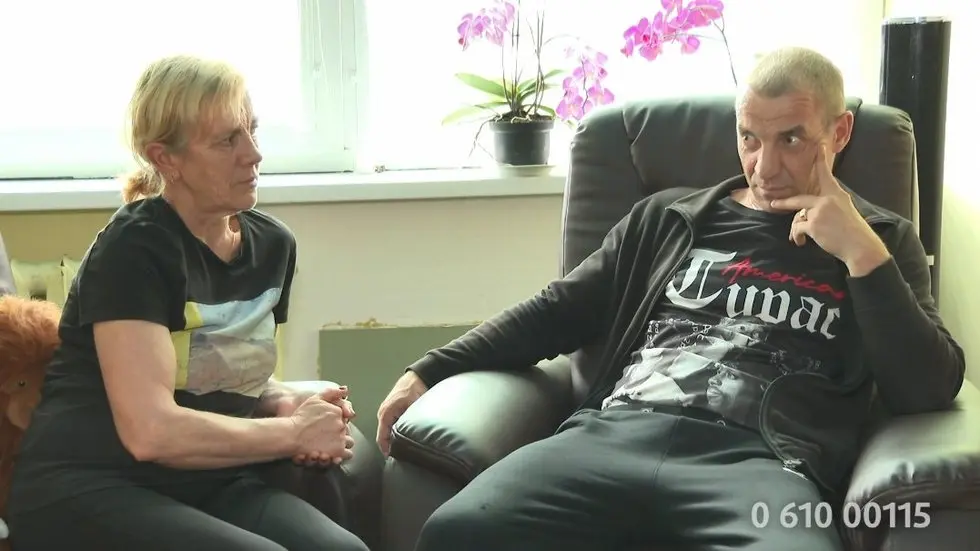 Antanas meilužes vedasi net į savo motinos namus: „TV Pagalbos“ prašo užkoduoti jį nuo moterų (nuotr. stop kadras) Antanas meilužes vedasi net į savo motinos namus: „TV Pagalbos“ prašo užkoduoti jį nuo moterų (nuotr. stop kadras)