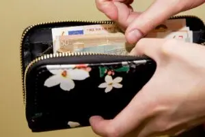 Per gimtadienį, vestuves ar krikštynas gavote pinigų vokeliuose? Štai, kada privalote sumokėti mokesčius Per gimtadienį, vestuves ar krikštynas gavote pinigų vokeliuose? Štai, kada privalote sumokėti mokesčius