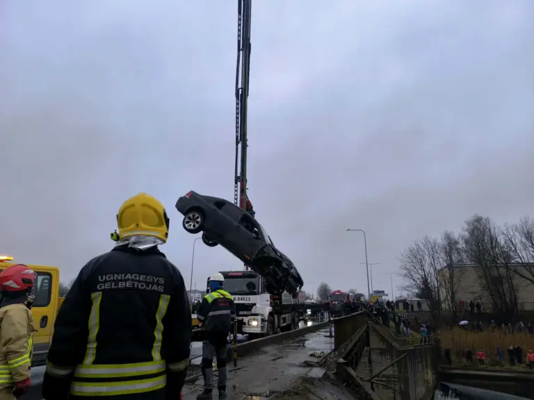 Tragiška atomazga Panevėžyje: iš upės ištraukti 3 žmonių kūnai