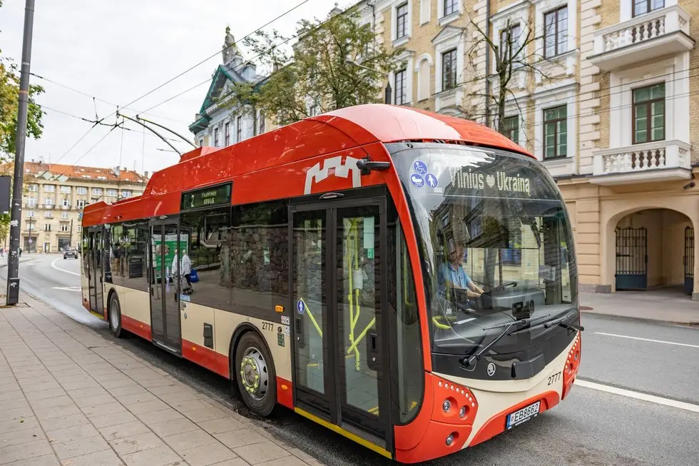 „Škoda 32 Tr“ troleibusas (nuotr. Vilniaus miesto savivaldybės) „Škoda 32 Tr“ troleibusas (nuotr. Vilniaus miesto savivaldybės)