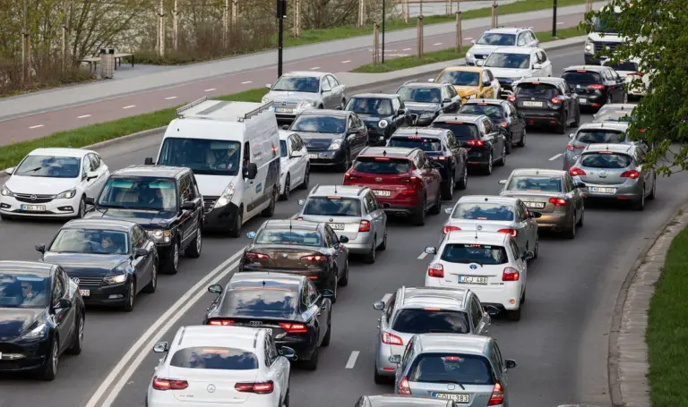 Bauda iki 550 eurų ir atsisveikinsite su vairuotojo pažymėjimu: įspėja taip su automobiliu nevažiuoti