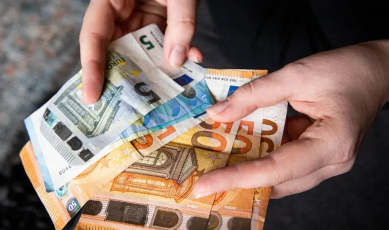 Žmonės įsitraukė į karštą diskusiją: 1900 eurų – geras atlyginimas ar nelabai?