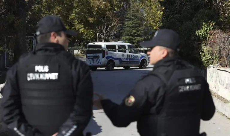 Turkijos kurorte po automobilio ratais žuvo lietuvė