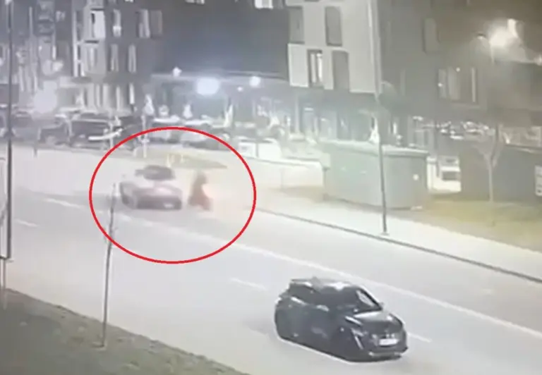 Baisus susidūrimas Kaune: automobilis nuvažiavo, palikus motociklininką likimo valiai