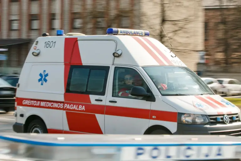 Apleistame name Kaune rasta jauna 2003m gimusi moteris su naujagimiu