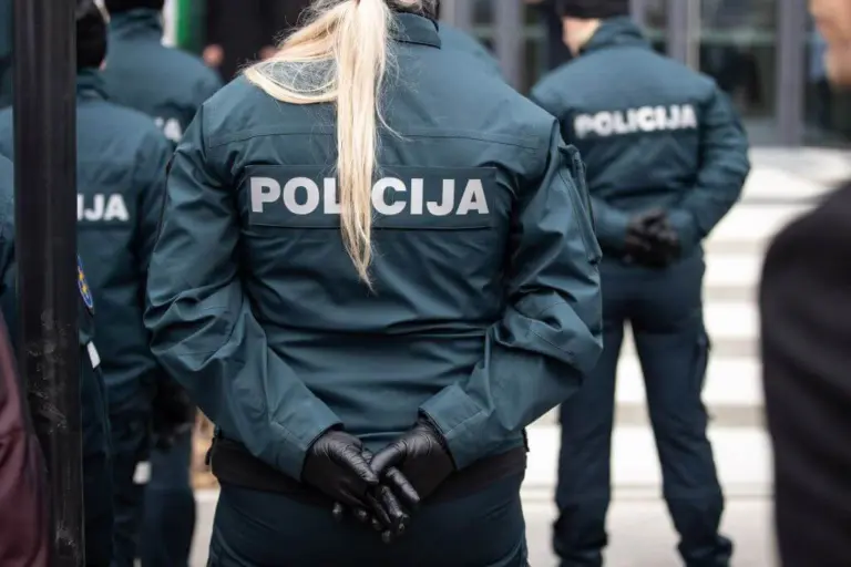 Panevėžyje 33 vyras puolė policininkes: vienai spyrė į veidą, kitai – į ranką