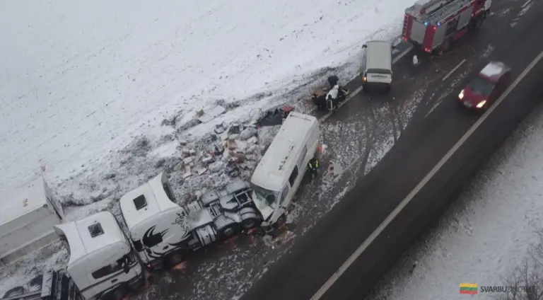 Aiškėja daugiau apie mirtiną avariją prie Kelmės: vairuotojas nepastebėjo ženklų