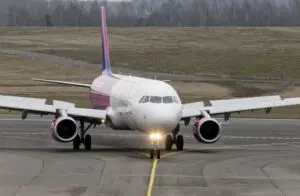Girtas 36-erių vyras lėktuve užkūrė tikrą cirką: keleiviai pakraupo, ką išgirdo